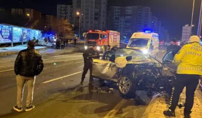 Kazadan sonra alev alan otomobilde can pazarı: 2’si ağır 3 yaralı