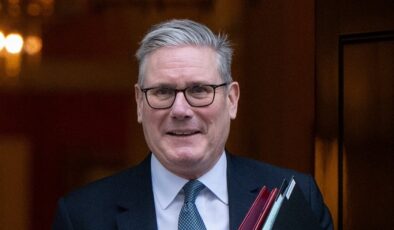 Keir Starmer, parlamentodan onay alarak Ukrayna’ya asker yollayacaklarını söyledi