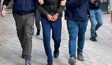 Kendilerini ‘polis ve savcı’ olarak tanıtan şüpheliler suçüstü yakalandı