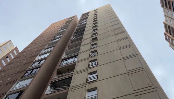 Kiralamak için baktığı 17’nci kattaki dairenin balkonundan düşüp öldü
