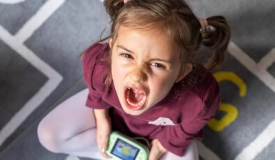 Kontrolsüz teknoloji kullanımı öfke ve davranış sorunlarına yol açabiliyor