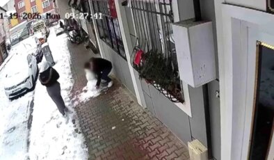Küçükçekmece’de çocukların yaptığı kardan adamı götürdü