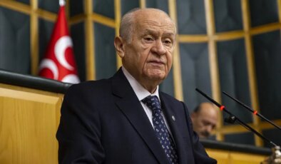 Kürsüde ABD’nin Venezuela saldırısına sert tepki! Devlet Bahçeli, isim vermeden Ali Yerlikaya’yı işaret etti: ‘Son derece rahatsız edici ve sorunlu bir açıklama…’