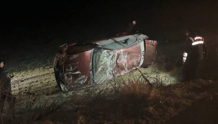 Kütahya’da otomobil tarlaya devrildi: 1 ölü, 1 yaralı