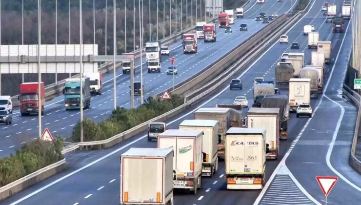 Kuzey Marmara Otoyolu’nda tırların lodosla imtihanı