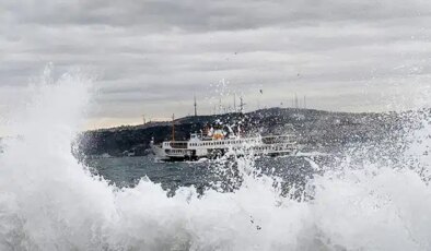 Lodos etkili oldu: İstanbul’da deniz seferlerine fırtına engeli