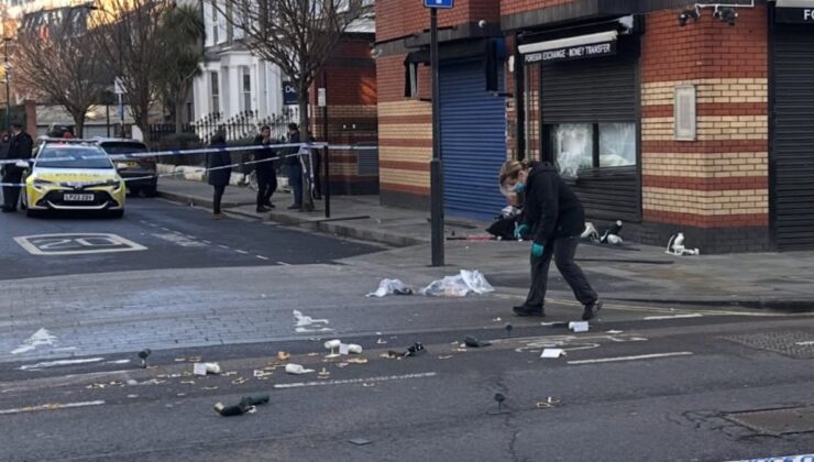 Londra’da soyulan kuyumcudan geriye sokaklardaki altınlar kaldı