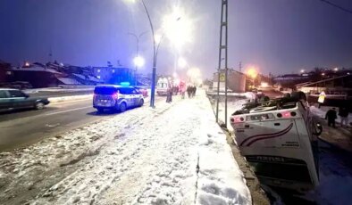 Malatya’da işçi servis midibüsü devrildi: Yaralılar var!