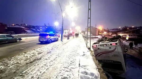 Malatya’da işçi servis midibüsü devrildi: Yaralılar var!