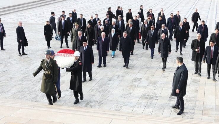 Malezya Başbakanı Enver İbrahim, Anıtkabir’i ziyaret etti
