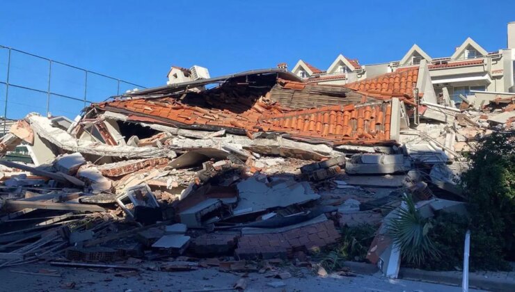 Marmaris’te tadilattaki 5 katlı otel çöktü