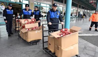 Mersin Büyükşehir Belediyesi, yolcu otobüslerinde uygunsuz taşınan gıda ürünlerini imha etti