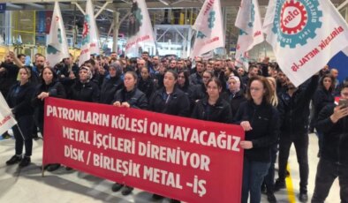 Metal işçileri MESS tekliflerini protesto etti: 43 fabrikada iş bırakma