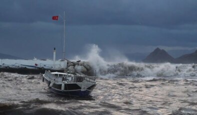 Meteoroloji uyarmıştı: Bodrum’da feribot seferlerine fırtına engeli