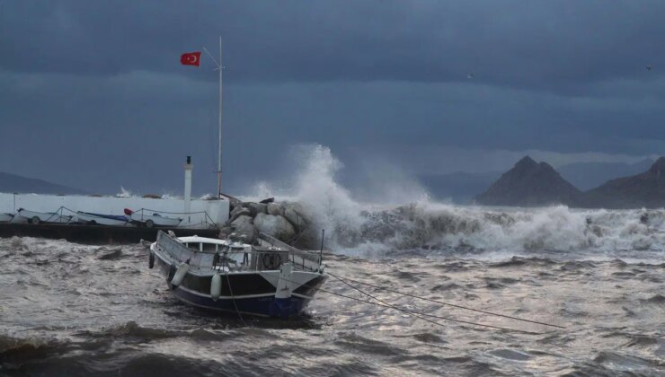 Meteoroloji uyarmıştı: Bodrum’da feribot seferlerine fırtına engeli