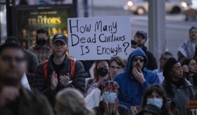 Minneapolis’te Federal Bina önünde protesto düzenlendi