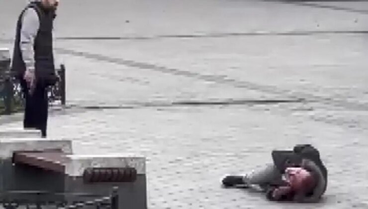 Mısır Çarşısı’nın girişinde silahlı saldırı: Vurduğu kişinin başında bekledi!
