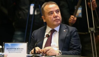 Muhittin Böcek: ‘Kıymetli basın emekçilerimizin 10 Ocak Çalışan Gazeteciler Günü’nü yürekten kutluyorum’