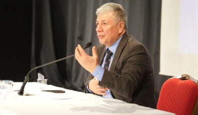 Mustafa Balbay, Uğur Mumcu’nun düşünsel mirasını Kartallılarla paylaştı: ‘Gerçek gazetecilik yürek ister, cesaret ister’