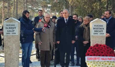 Mustafa Necati gömütü başında anıldı: ‘Onun ışını taşımaya devam edeceğiz’