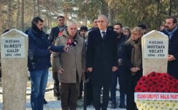 Mustafa Necati mezarı başında anıldı: ‘Onun ışığını taşımaya devam edeceğiz’