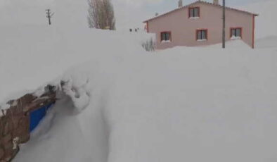 Ne Alaska, ne de Kamçatka: Sivas’ta bina boyu kar yağdı!