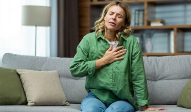 Nedeni bulunamayan göğüs sıkışmaları panik atakla ilişkili olabilir