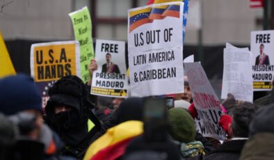 New York’taki duruşma öncesi Maduro ve eşinin serbest bırakılması için protesto düzenlendi