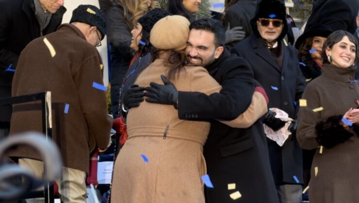 New York’un ilk Müslüman Belediye Başkanı Mamdani, Kur’an-ı Kerim’e el basarak yemin etti