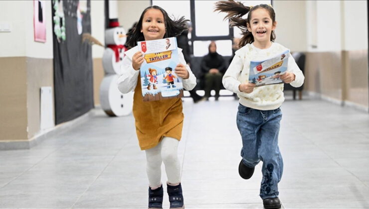Öğrenciler karnelerini alarak yarıyıl tatiline başladı