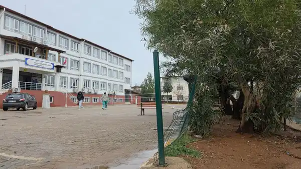 Okul bahçesinde silahla vurulmuş çocuk cesedi bulundu!