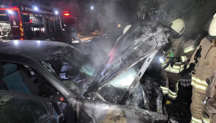 Otomobil apartman otoparkında alev aldı