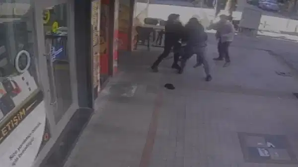 Oyuncak silahla kuyumcu soygunu girişimi!