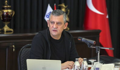 Özgür Özel kurmaylarıyla pazar kampına girdi