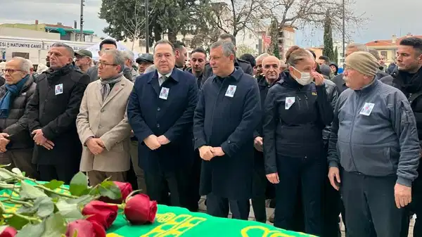 Özgür Özel, Manisa’da cenaze törenine katıldı