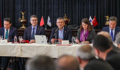 Özgür Özel, partisinin Doğu ve Güneydoğu Bölgesi il başkanlarıyla bir araya geldi