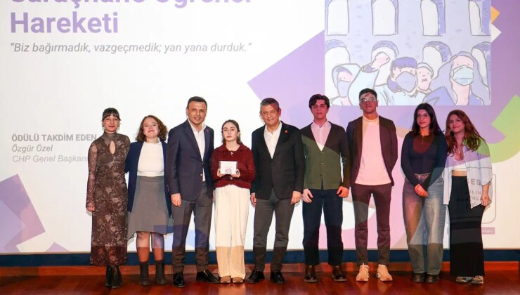 Özgür Özel, Saraçhane Öğrenci Hareketi’ne ödülünü takdim etti: ‘19 Mart’ta ilk sözü onlar söyledi’