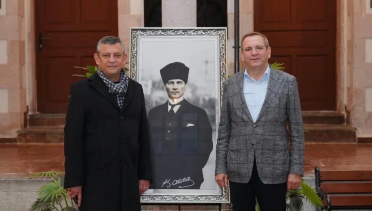 Özgür Özel’den Ayvalık Belediyesi’ne ziyaret