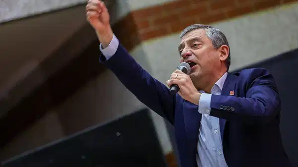 Özgür Özel’den ’emekli aylığı’ çıkışı! Gelecek haftayı işaret etti: ‘O tarihi oylamada eksiksiz olacağız!’