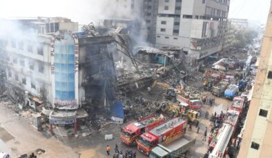 Pakistan’daki AVM yangınında can kaybı artıyor