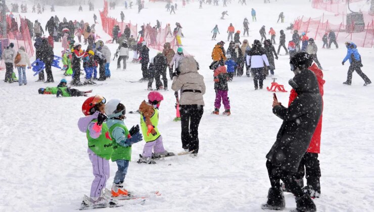 Palandöken’de kar kalınlığı 230 santimetreye ulaştı!