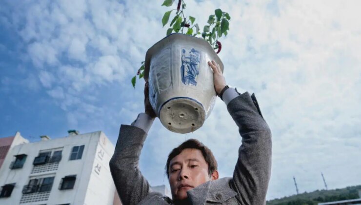 Psikolojik gerilim ‘Hizmetçi’ ile sosyal satir-kara komedi ‘Başka Yolu Yok’ vizyonda: Özgürlüğün bedeli…