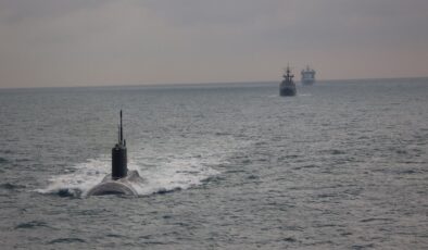 Rusya, ABD takibindeki tankerini korumak için gemiler gönderdi