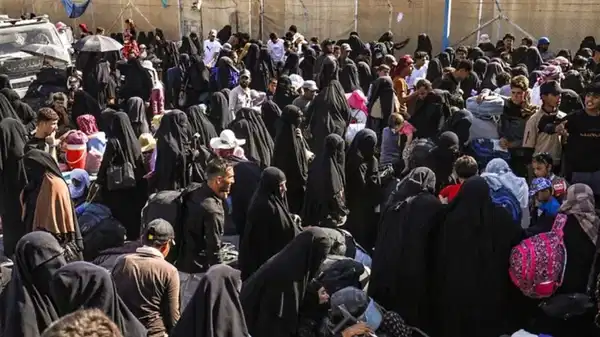 Şam güçleri, SDG’nin çekilmesinin ardından el-Hol kampına zırhlı araçlarla girdi