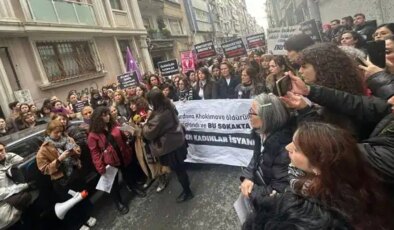 Şişli’de çöp konteynerinde başsız halde cansız beden bulundu, kadınlar vahşete karşı eylem yaptı: Erkek değil gerçek adalet