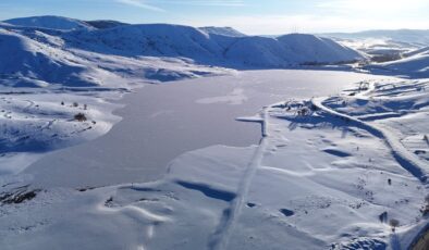 Sivas’ta dondurucu soğuklar: Yıldız Göleti buz tuttu
