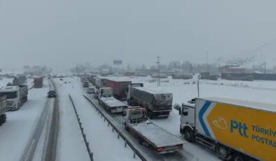 Sivas’ta ulaşıma kar engeli: Kayseri ve Malatya karayolları kapandı