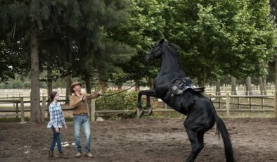 Siyah İnci filminin konusu ne? Siyah İnci filminin oyuncuları kim?