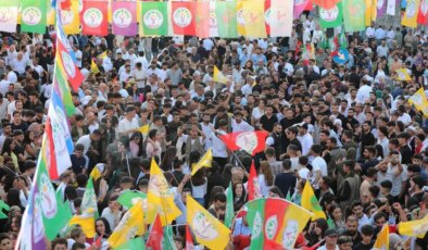 Son dakika… Diyarbakır Valiliği’nin ‘eylem’ yasağının ardından DEM Parti’den yeni hamle: ‘Öcalan’a özgürlük’ mitingi yine ertelendi!