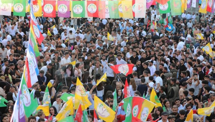 Son dakika… Diyarbakır Valiliği’nin ‘eylem’ yasağının ardından DEM Parti’den yeni hamle: ‘Öcalan’a özgürlük’ mitingi yine ertelendi!